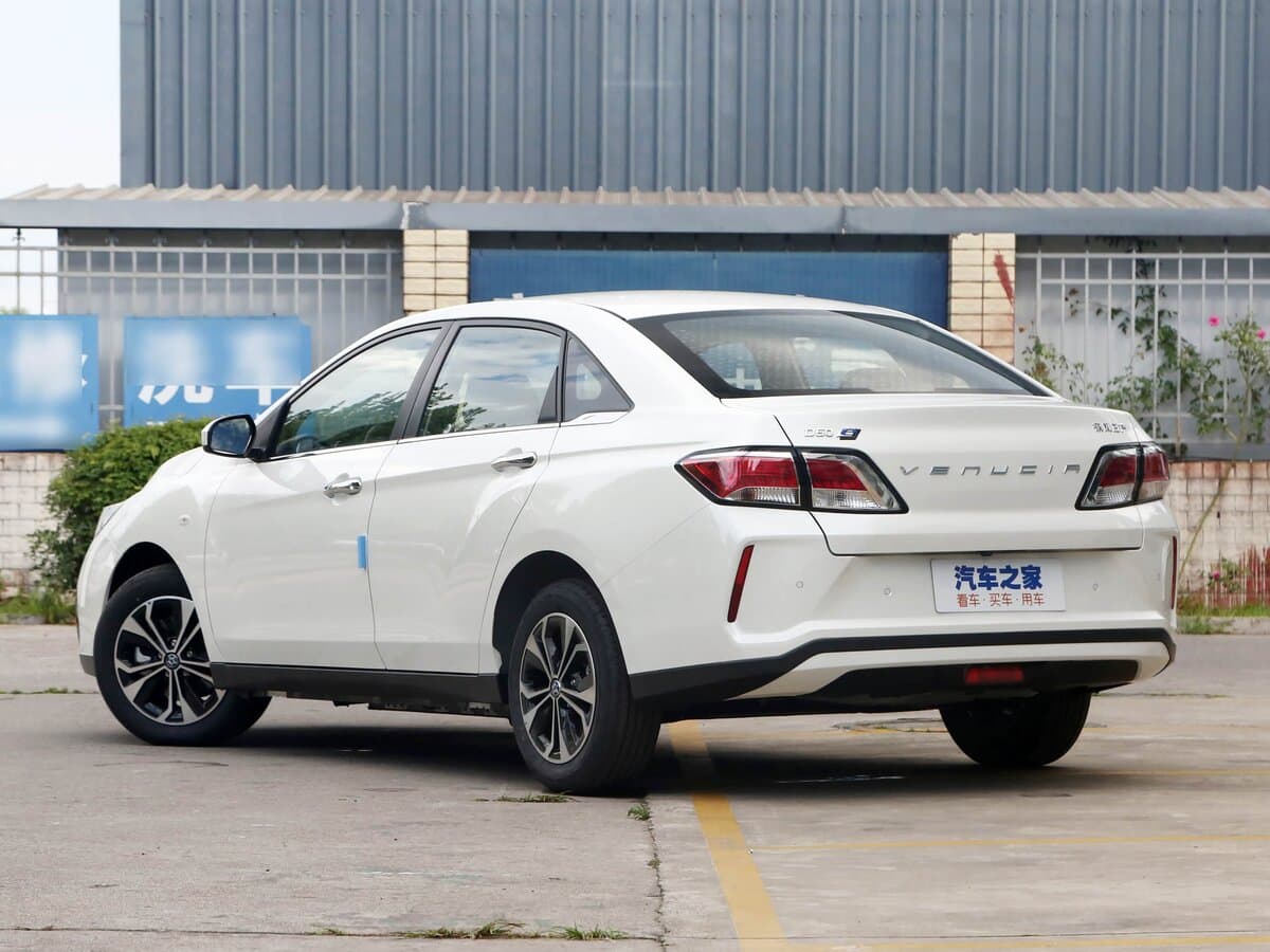 Venucia D60 I Restayling — 3/4 arxadan