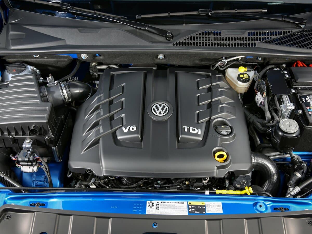 Volkswagen Amarok I Restayling — Salon, arxadan