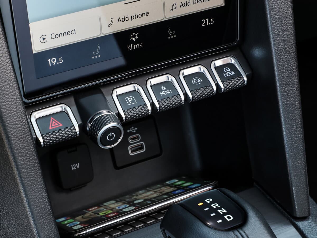 Volkswagen Amarok II — Salon, öndən