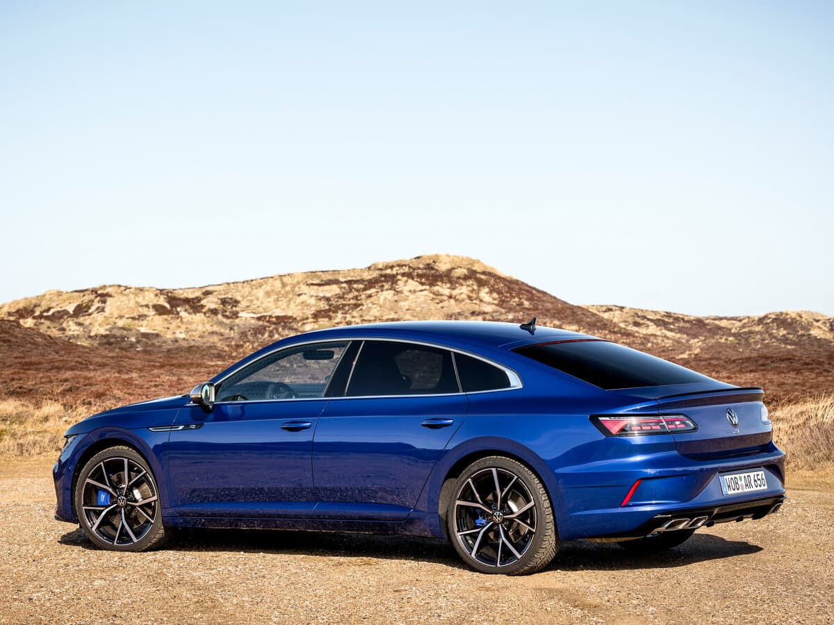 Volkswagen Arteon R 2020 – 2024 — 3/4 arxadan