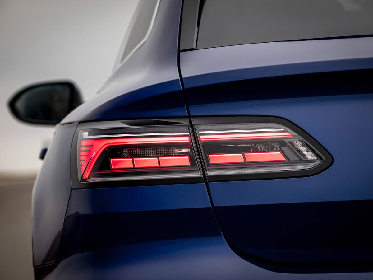 Volkswagen Arteon R 2020 – 2024 — Detal