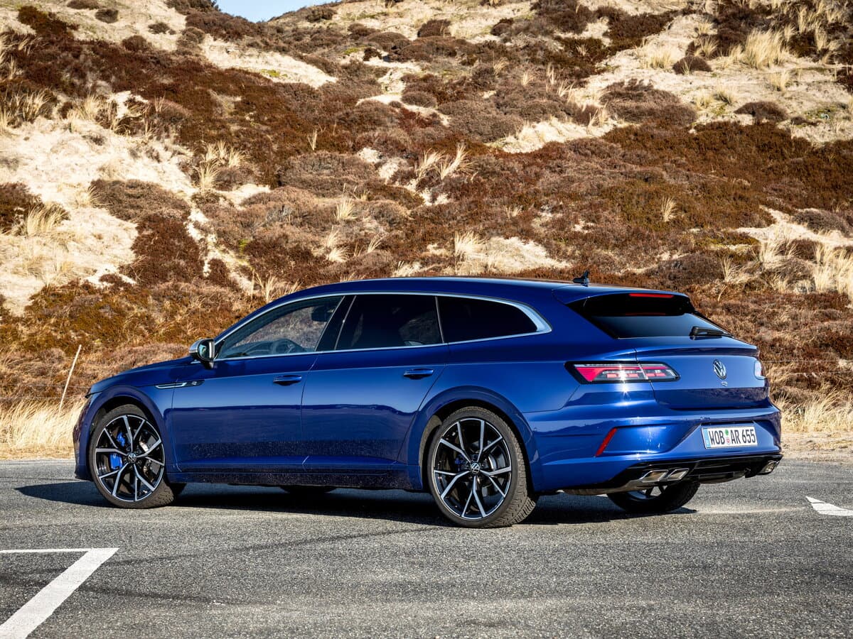 Volkswagen Arteon R 2020 – 2024 — 3/4 arxadan