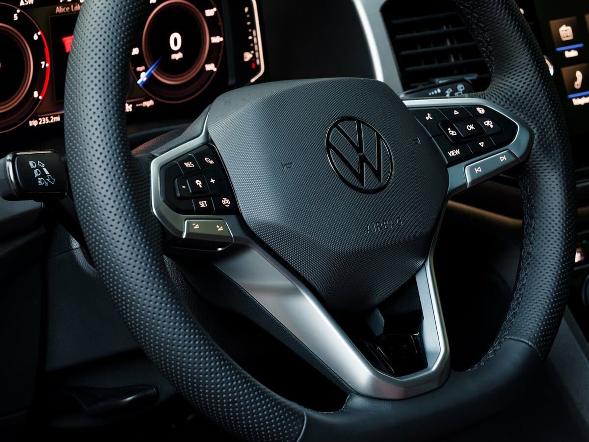 Volkswagen Atlas Cross Sport I — Sükan