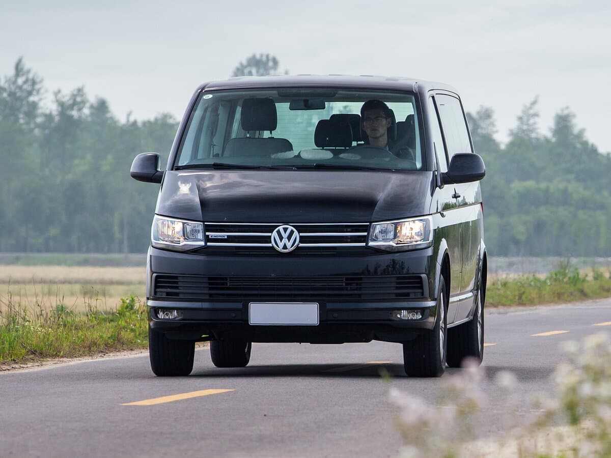 Volkswagen Caravelle T6 — Öndən