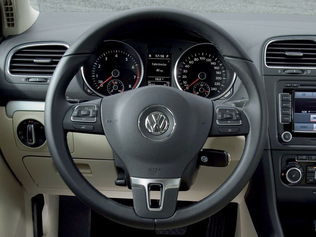 Volkswagen Golf VI — Sükan