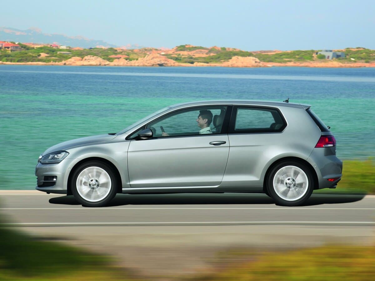 Volkswagen Golf VII — Yandan