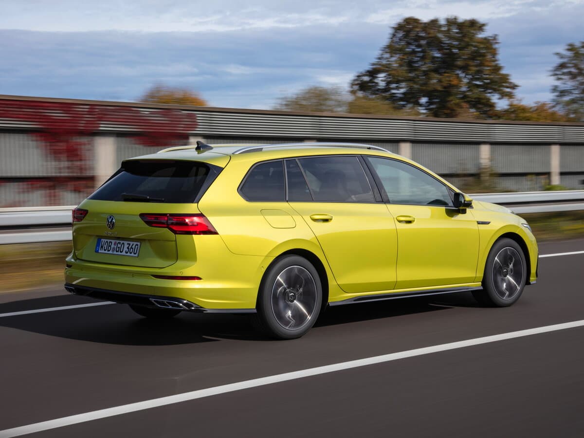 Volkswagen Golf VIII — 3/4 arxadan