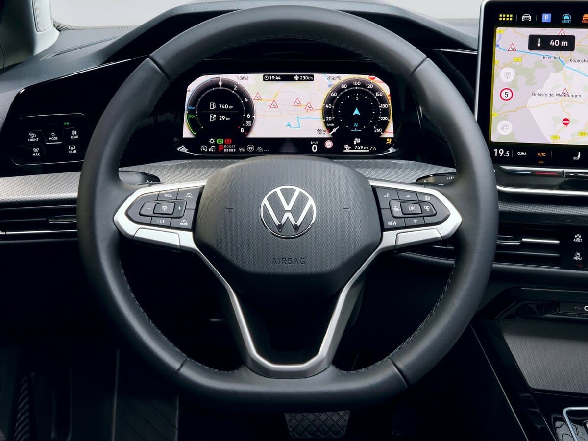 Volkswagen Golf VIII Restayling — Sükan