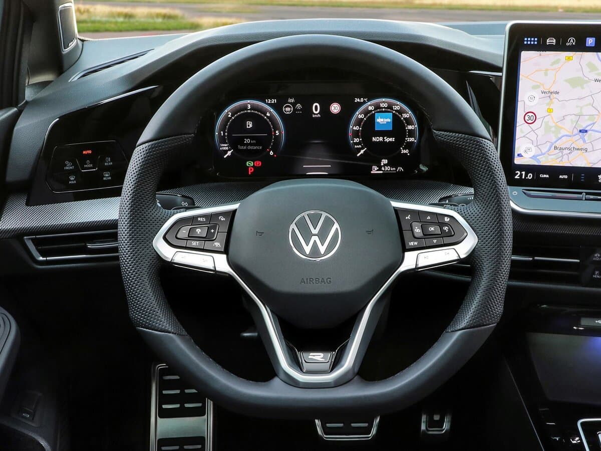 Volkswagen Golf VIII Restayling — Sükan