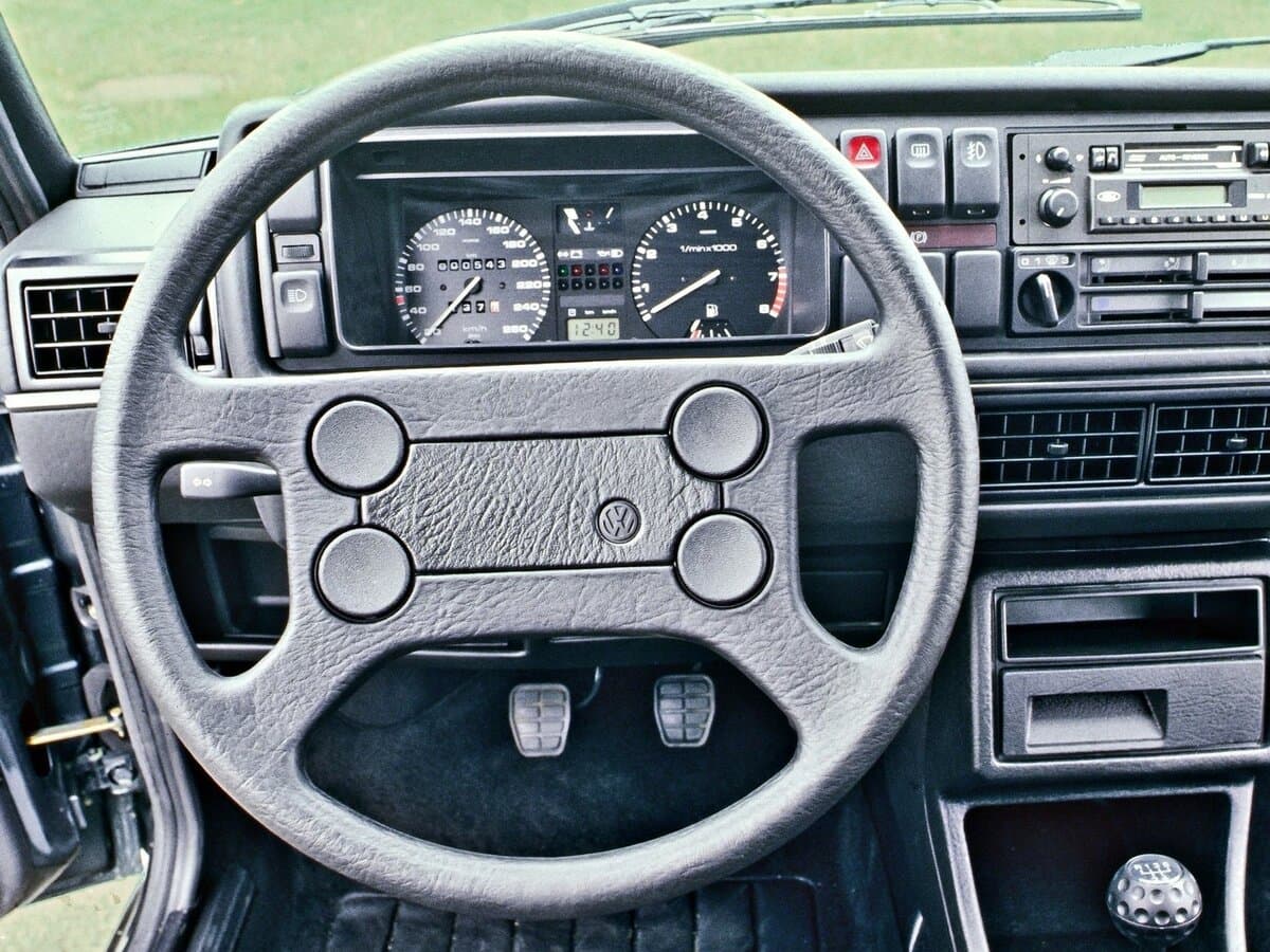 Volkswagen Golf GTI II — Sükan