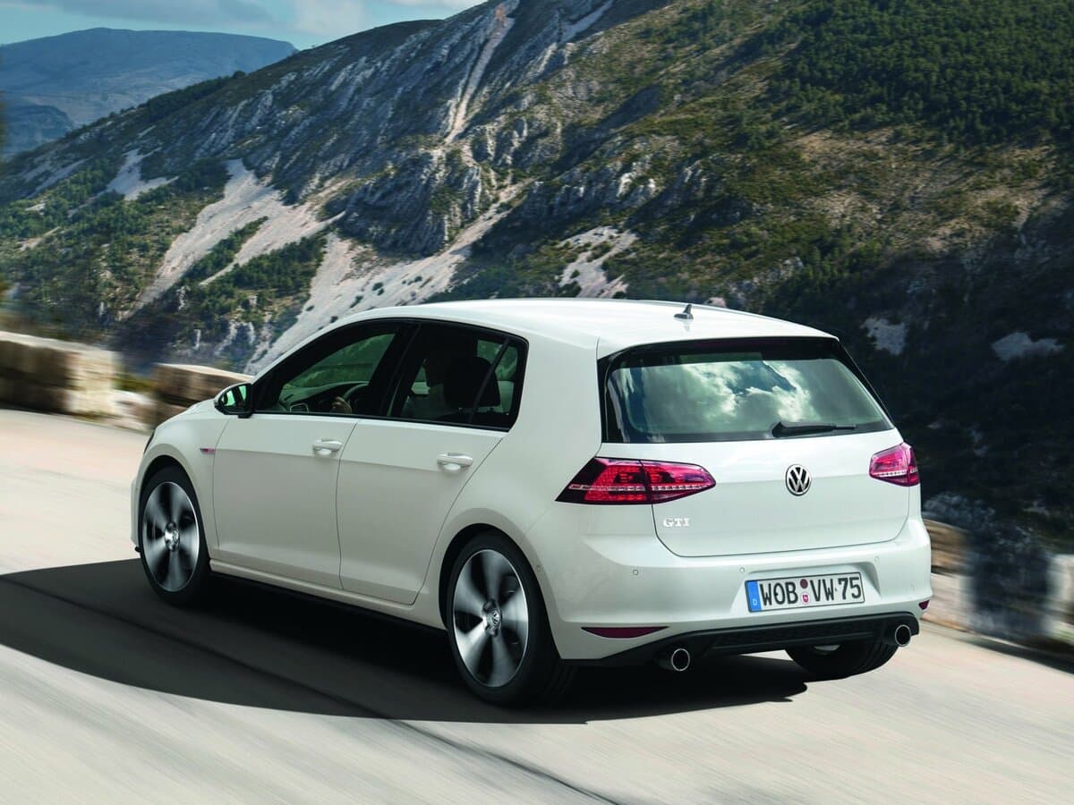 Volkswagen Golf GTI VII — 3/4 arxadan