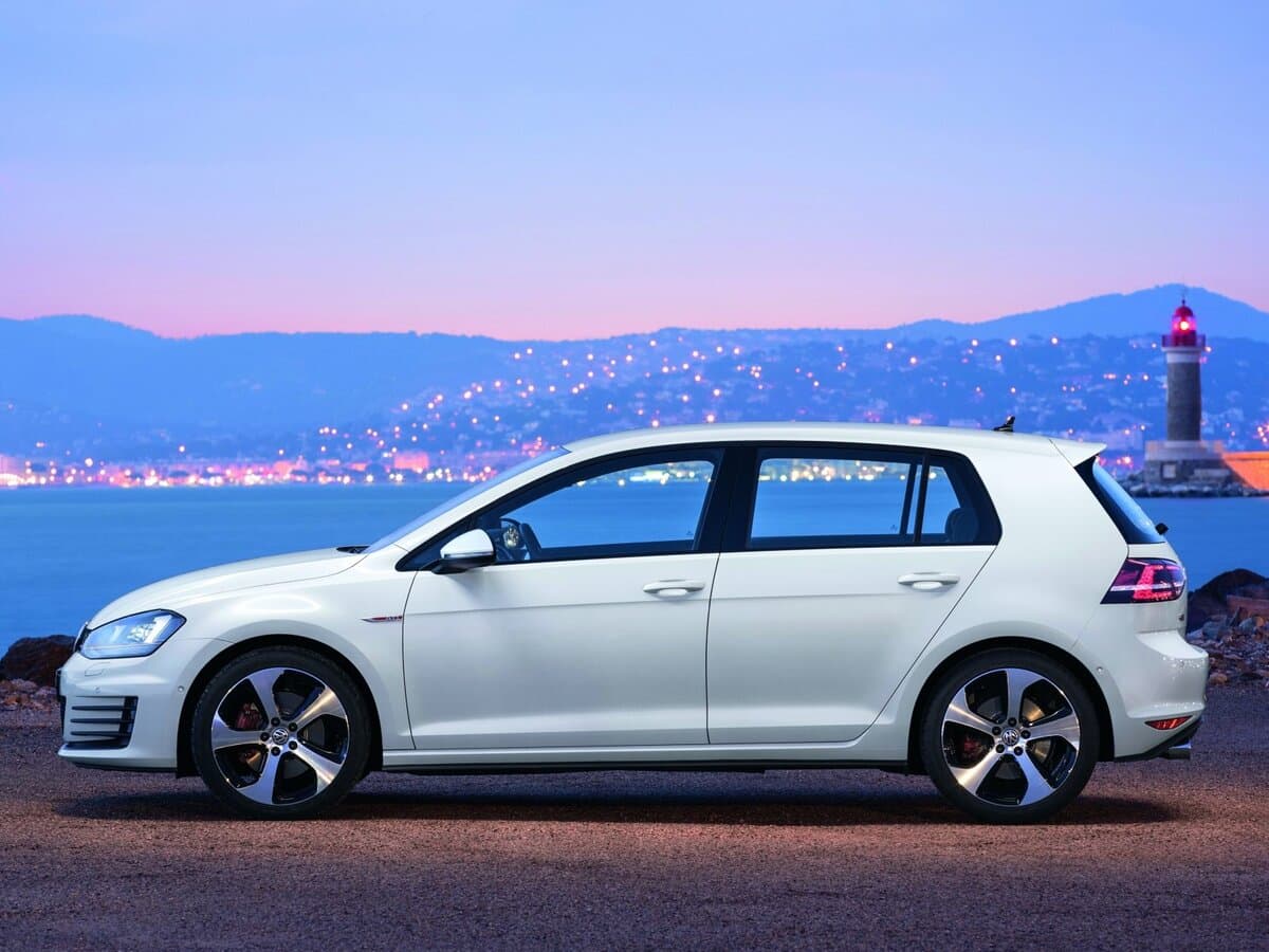 Volkswagen Golf GTI VII — Yandan