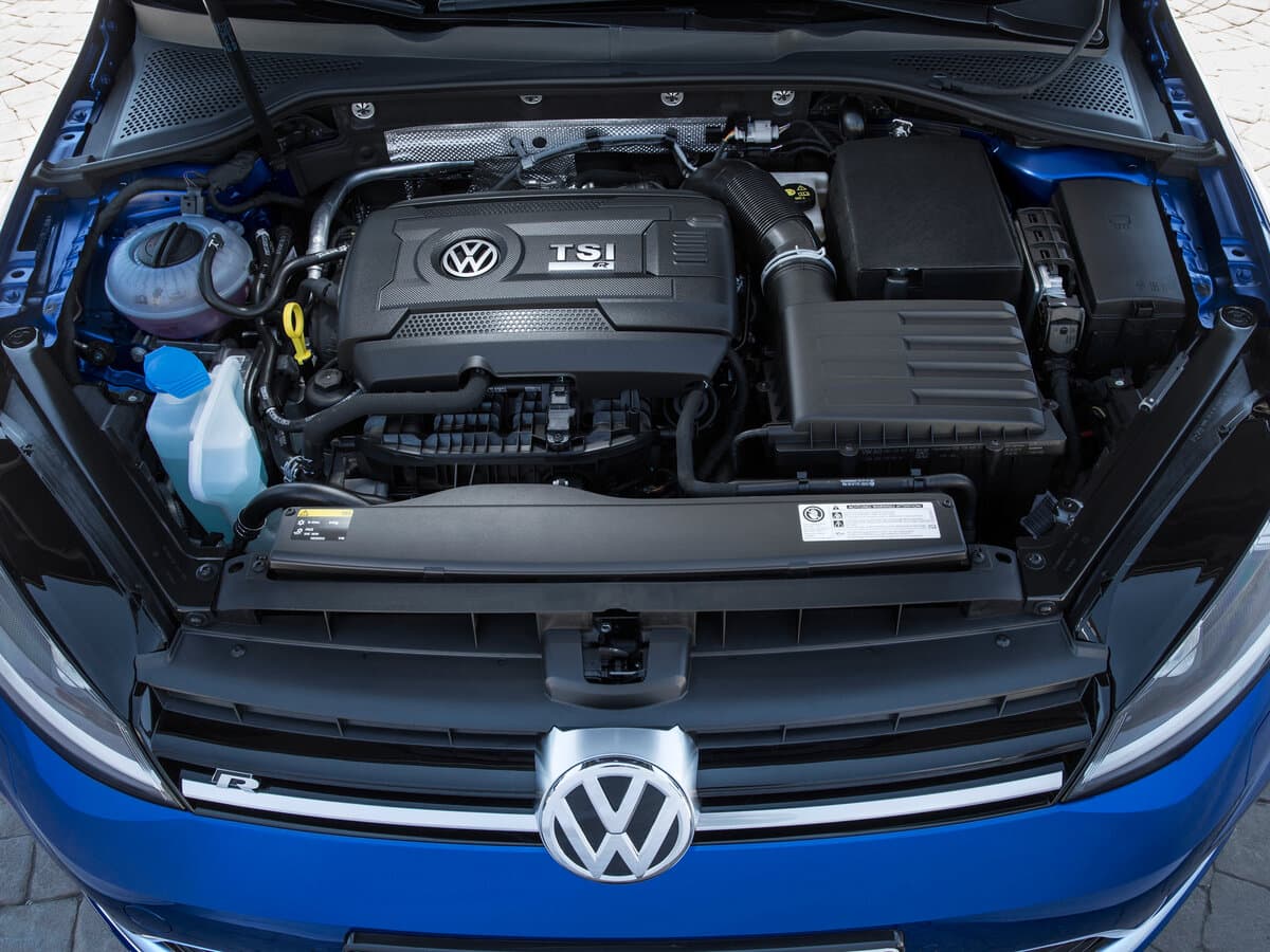 Volkswagen Golf R VII — Salon, arxadan