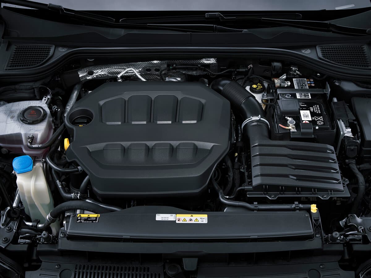 Volkswagen Golf R VIII — Salon, arxadan