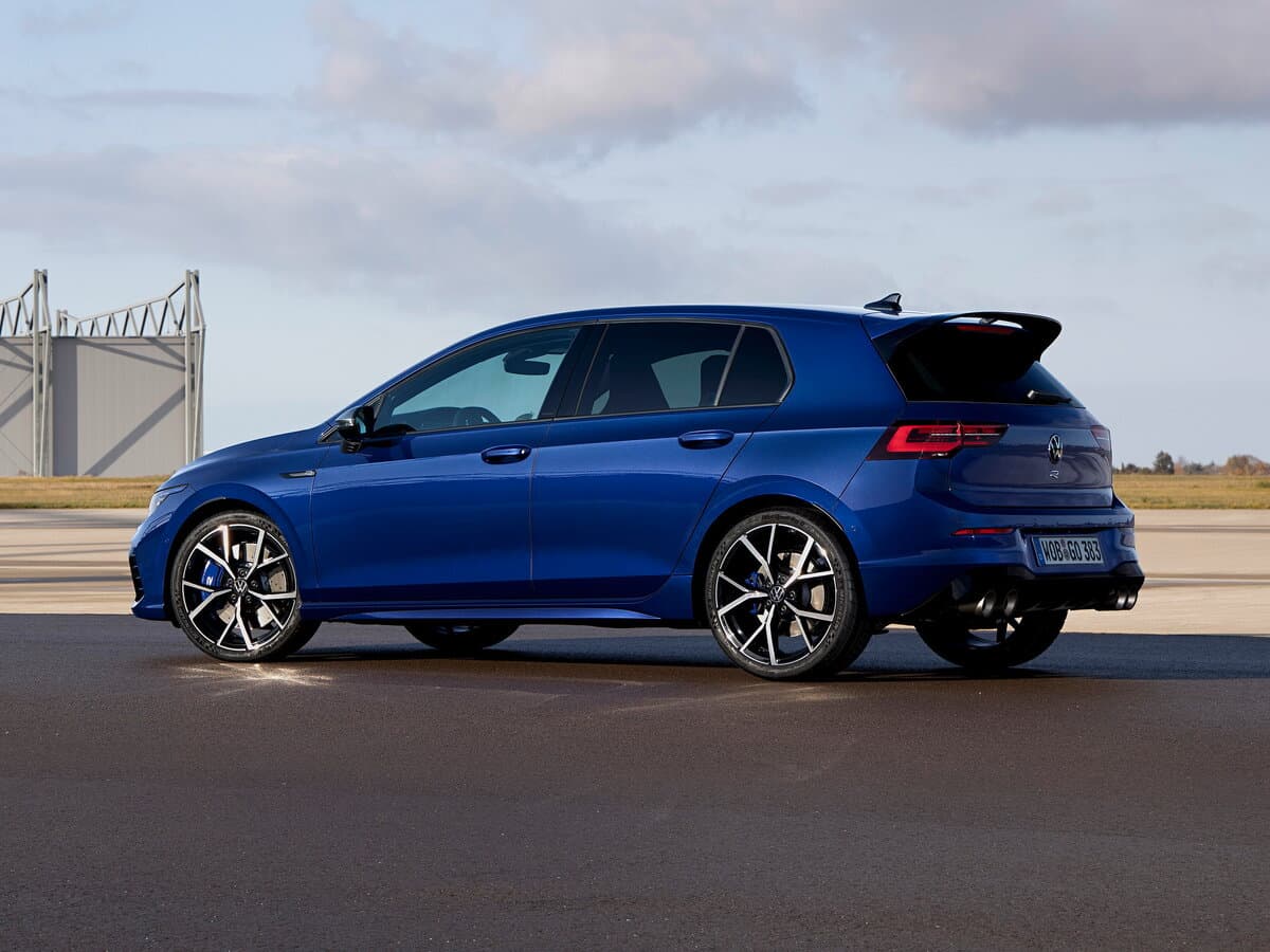 Volkswagen Golf R VIII — 3/4 arxadan