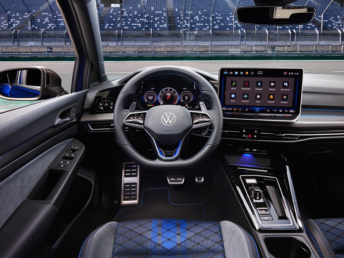 Volkswagen Golf R VIII Restayling — Sükan
