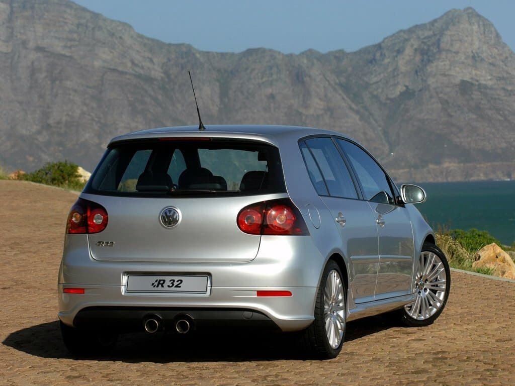 Volkswagen Golf R32 V — 3/4 arxadan