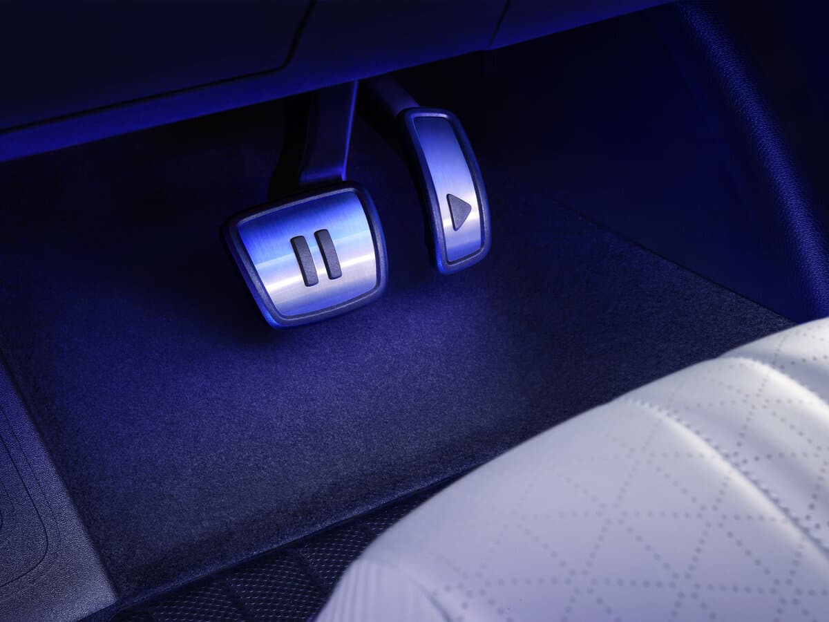 Volkswagen ID.6 2021 – indiyədək — Salon, öndən