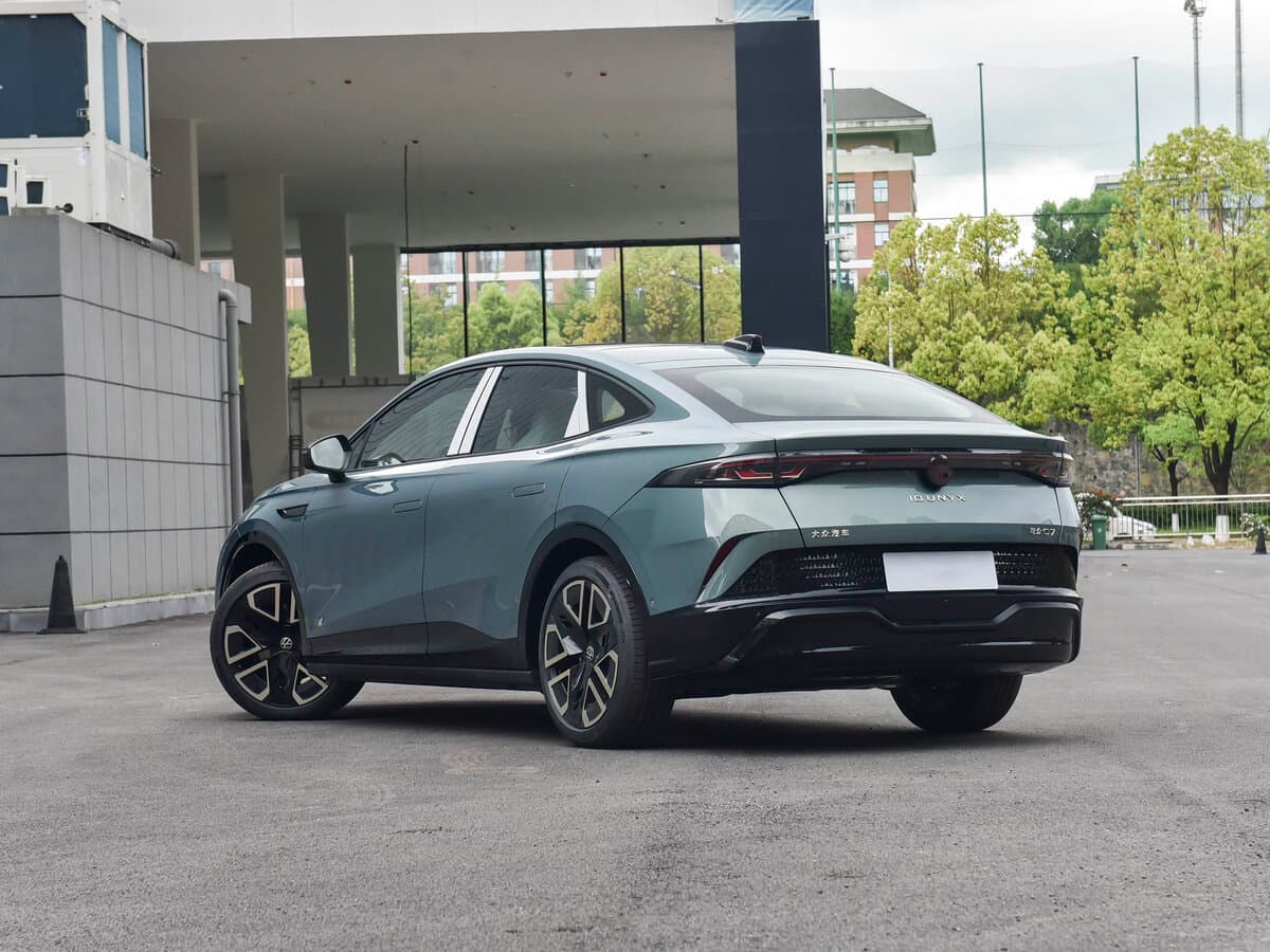 Volkswagen ID.Unyx 07 2025 – indiyədək — 3/4 arxadan