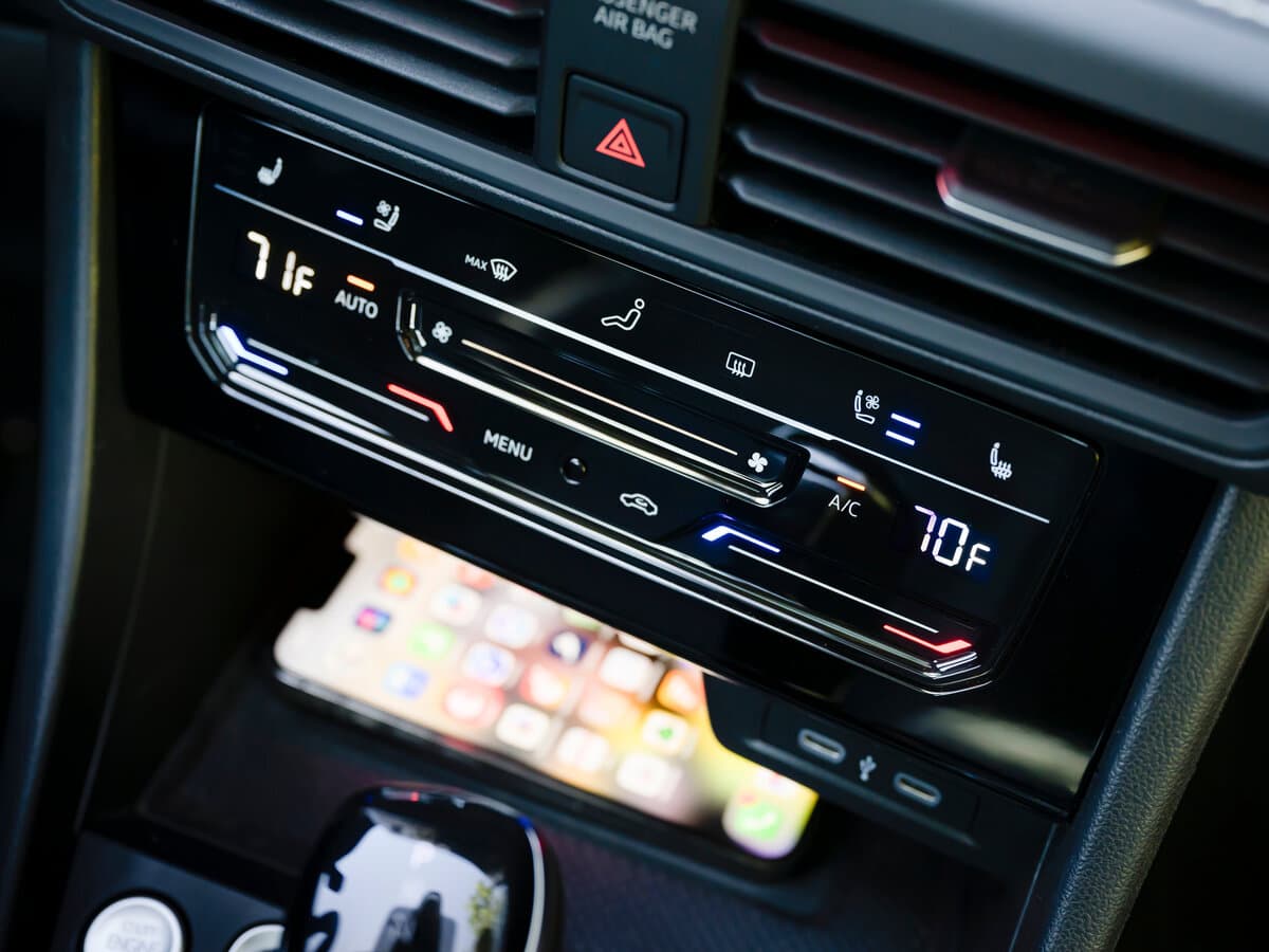 Volkswagen Jetta VII Restayling 2 — Salon, arxadan