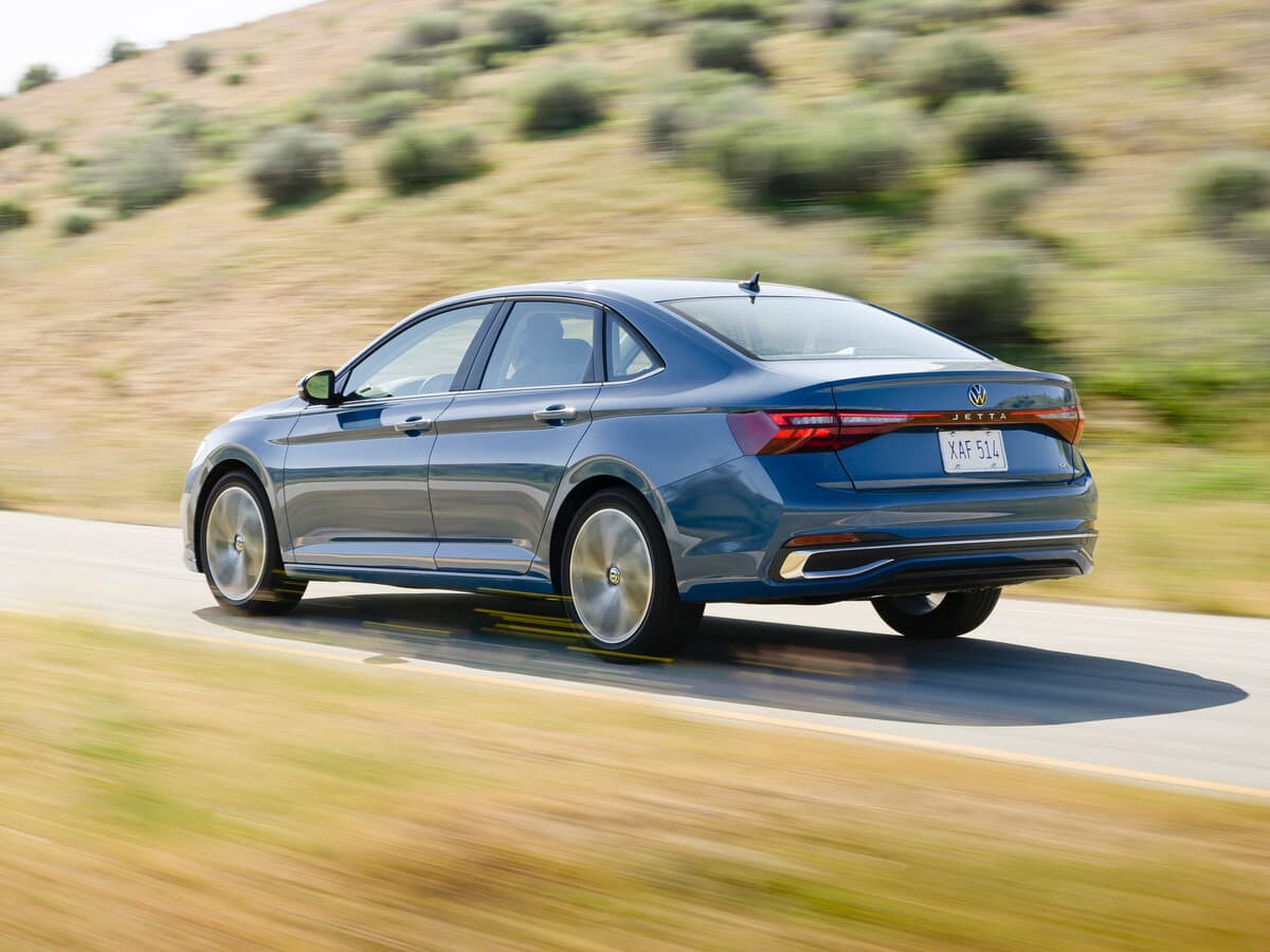 Volkswagen Jetta VII Restayling 2 — 3/4 arxadan