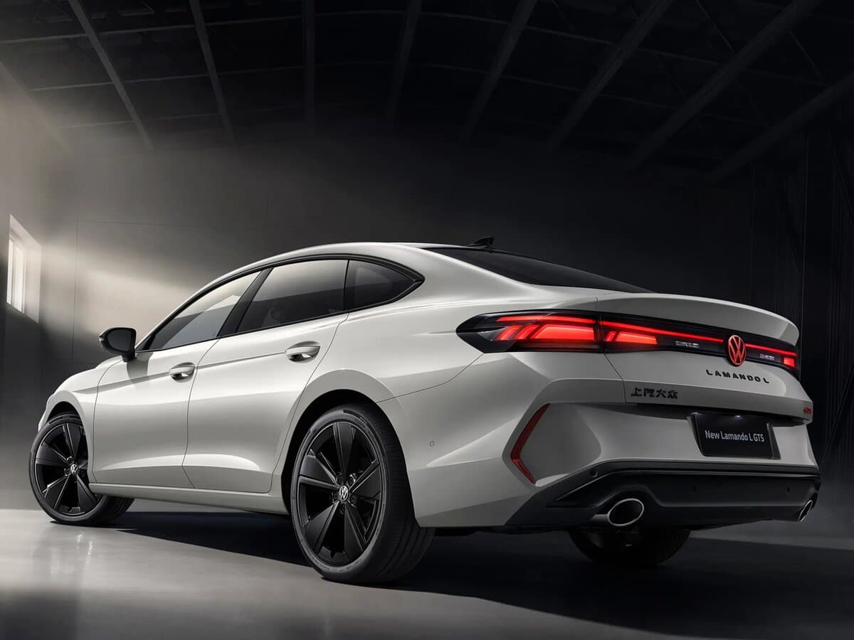 Volkswagen Lamando II Restayling — 3/4 arxadan