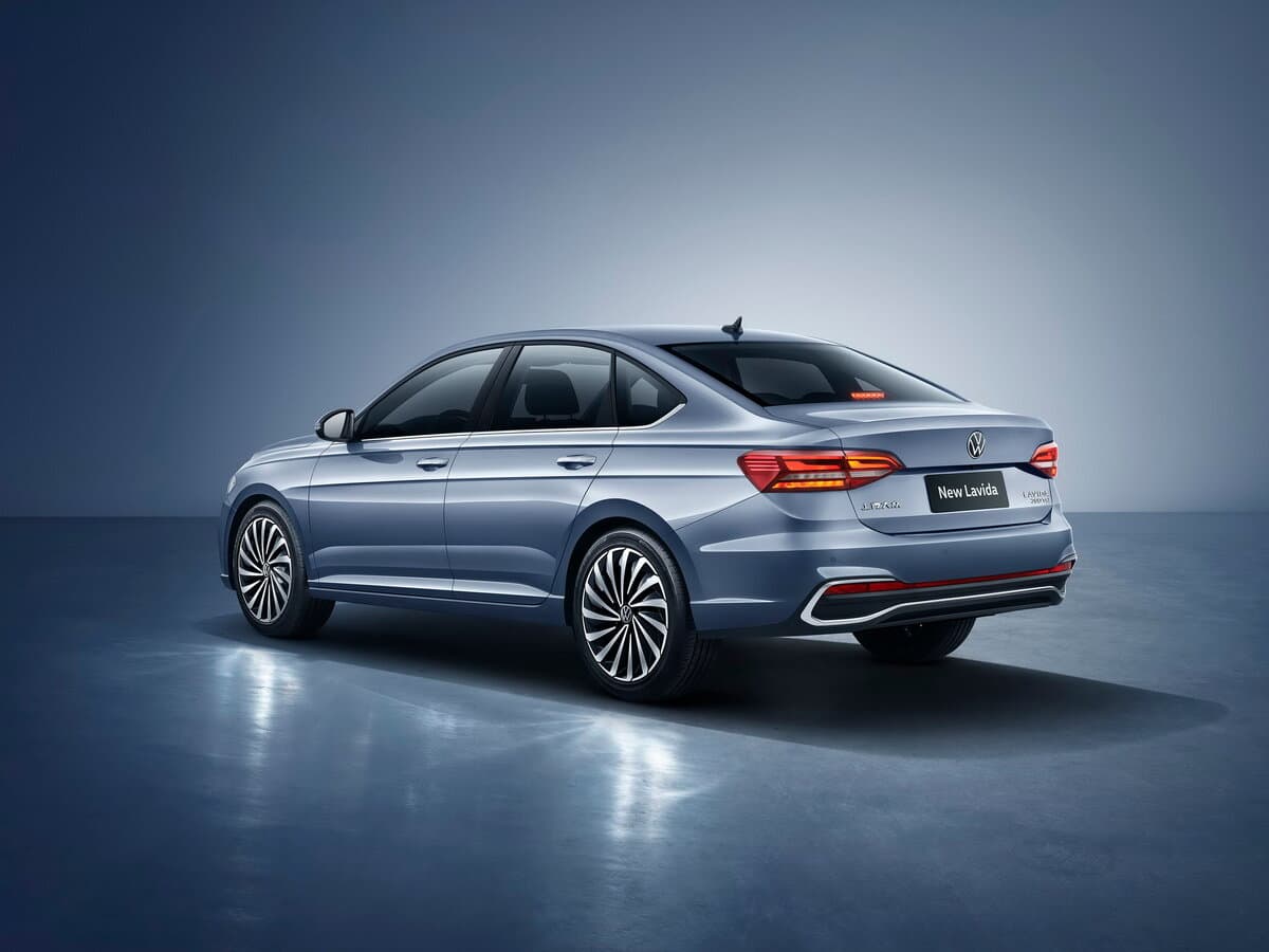 Volkswagen Lavida III Restayling — 3/4 arxadan