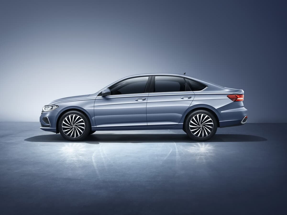 Volkswagen Lavida III Restayling — Yandan