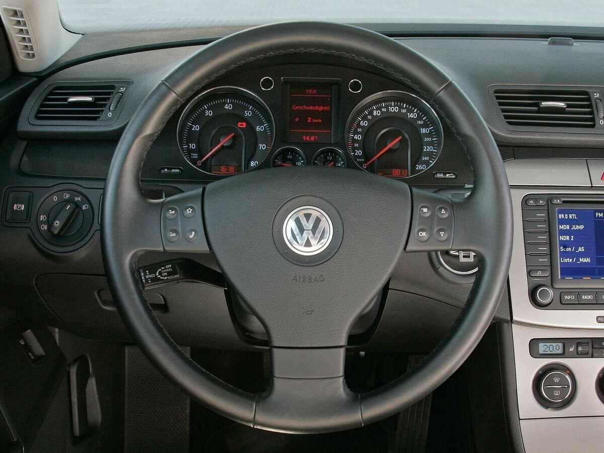 Volkswagen Passat B6 — Sükan