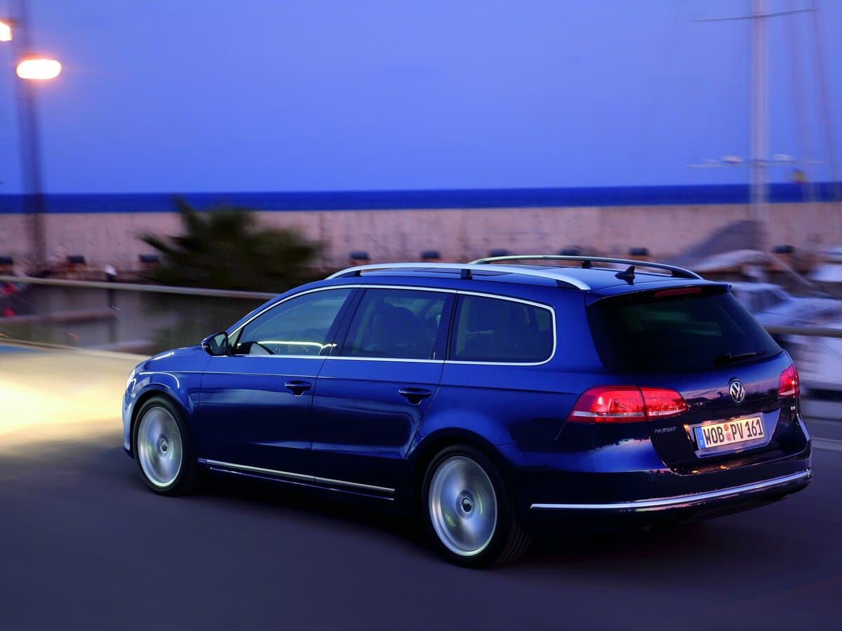 Volkswagen Passat B7 — 3/4 arxadan