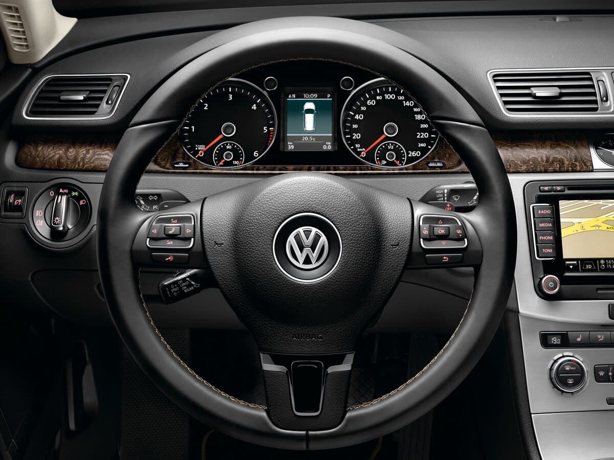 Volkswagen Passat B7 — Sükan