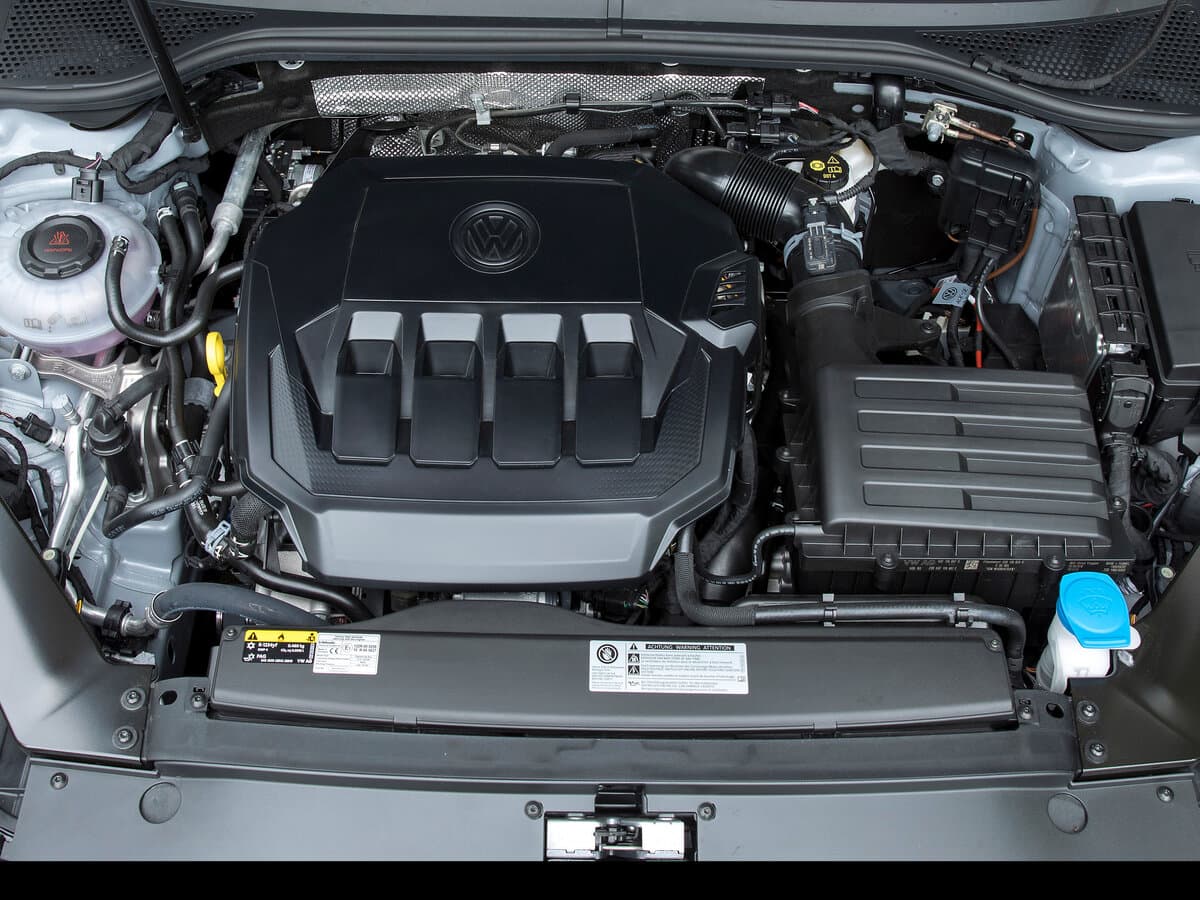 Volkswagen Passat B8 Restayling — Salon, arxadan