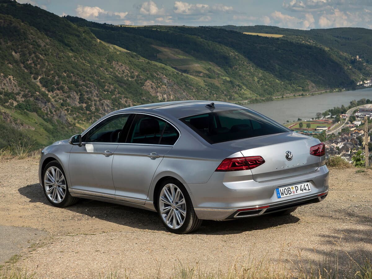 Volkswagen Passat B8 Restayling — 3/4 arxadan