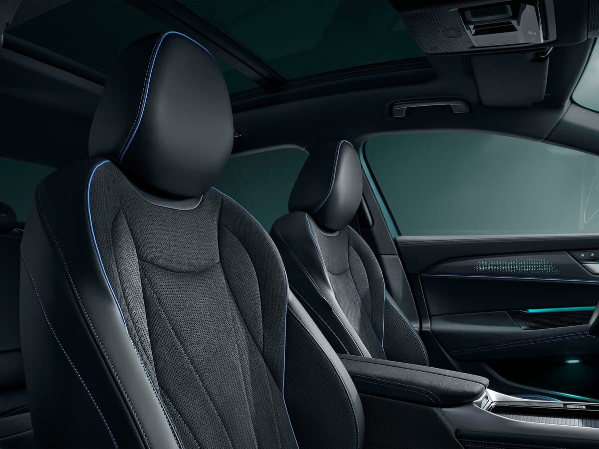 Volkswagen Passat (North America and China) Pro I — Salon, öndən