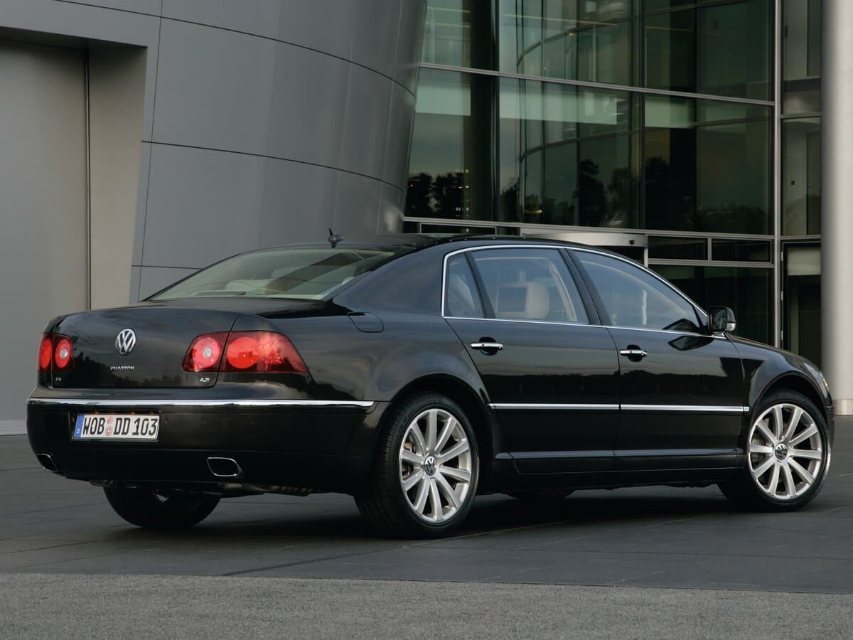 Volkswagen Phaeton I — 3/4 arxadan