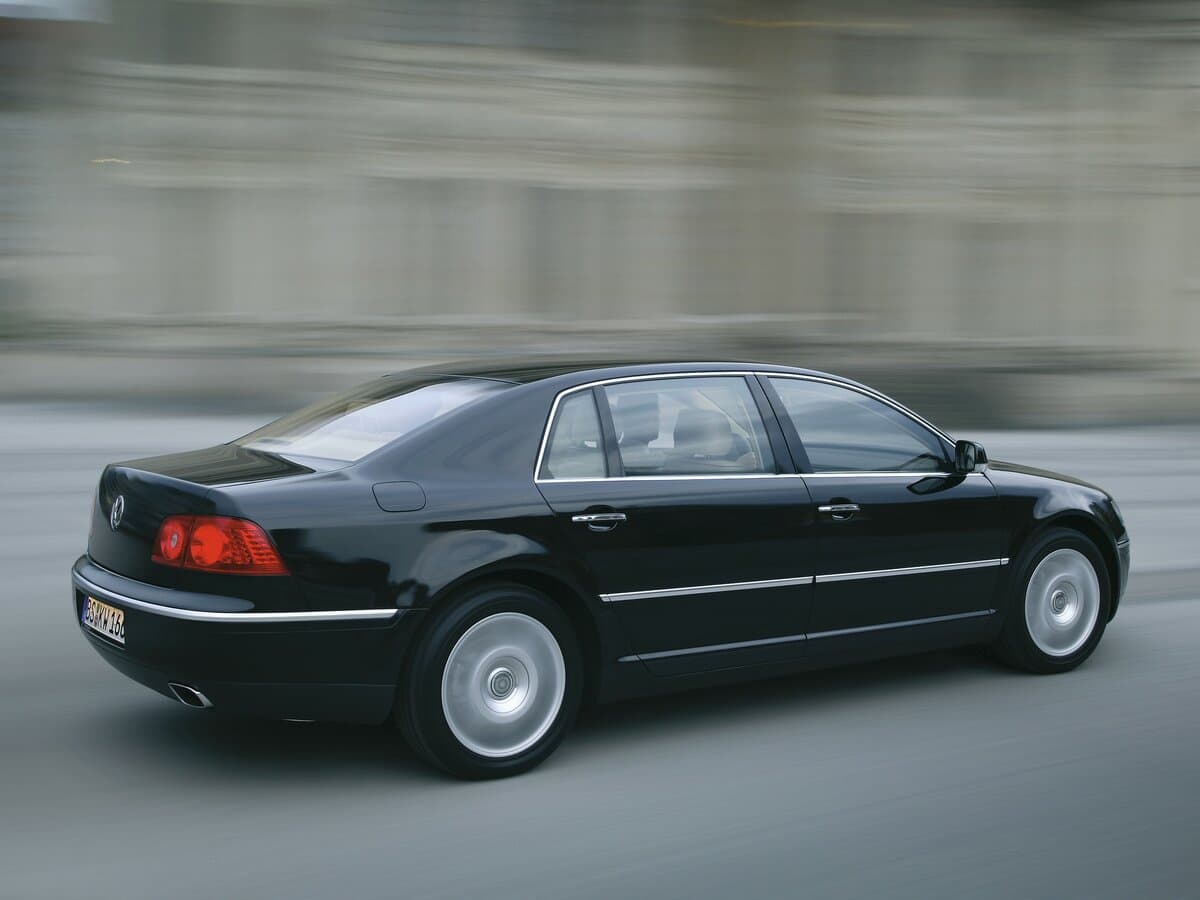 Volkswagen Phaeton I — 3/4 arxadan