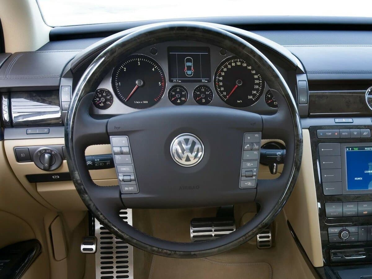 Volkswagen Phaeton I — Sükan