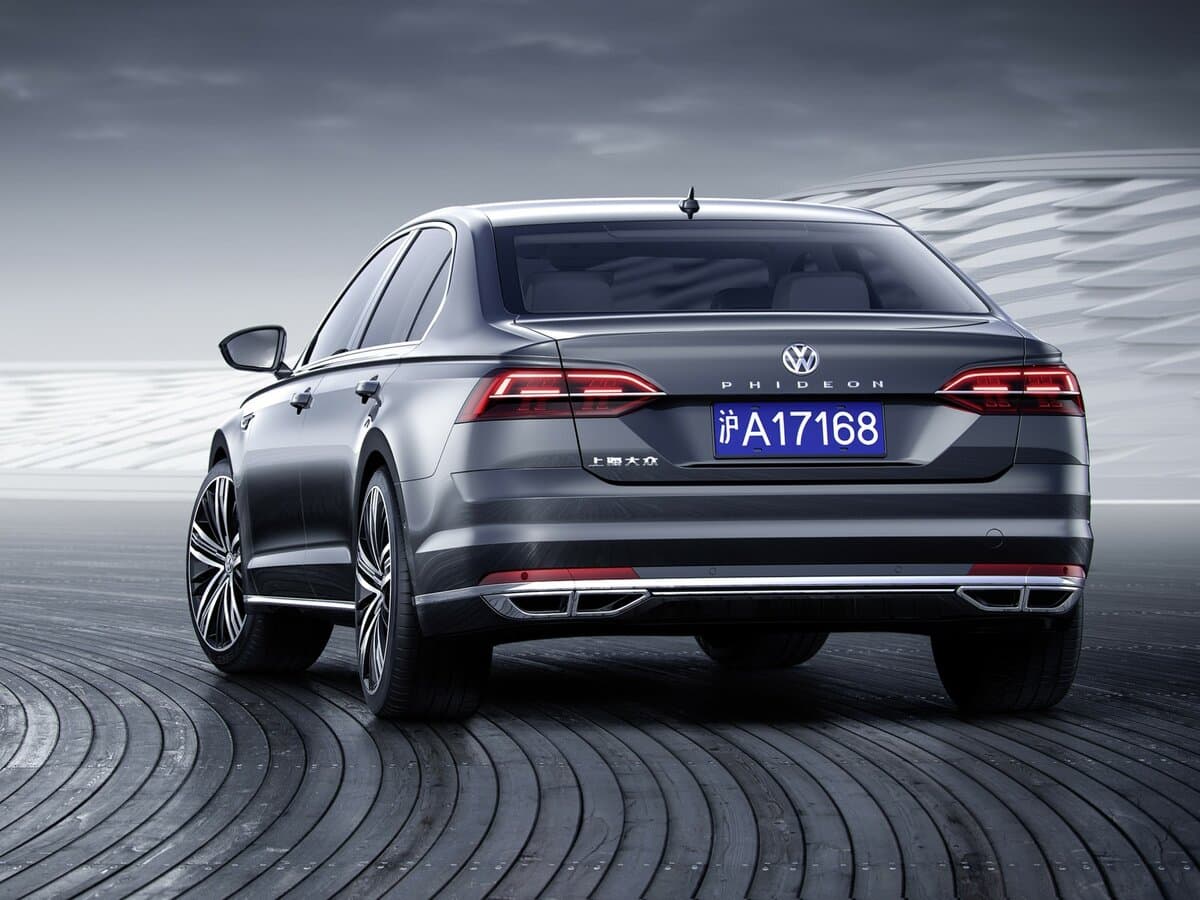 Volkswagen Phideon I — 3/4 arxadan