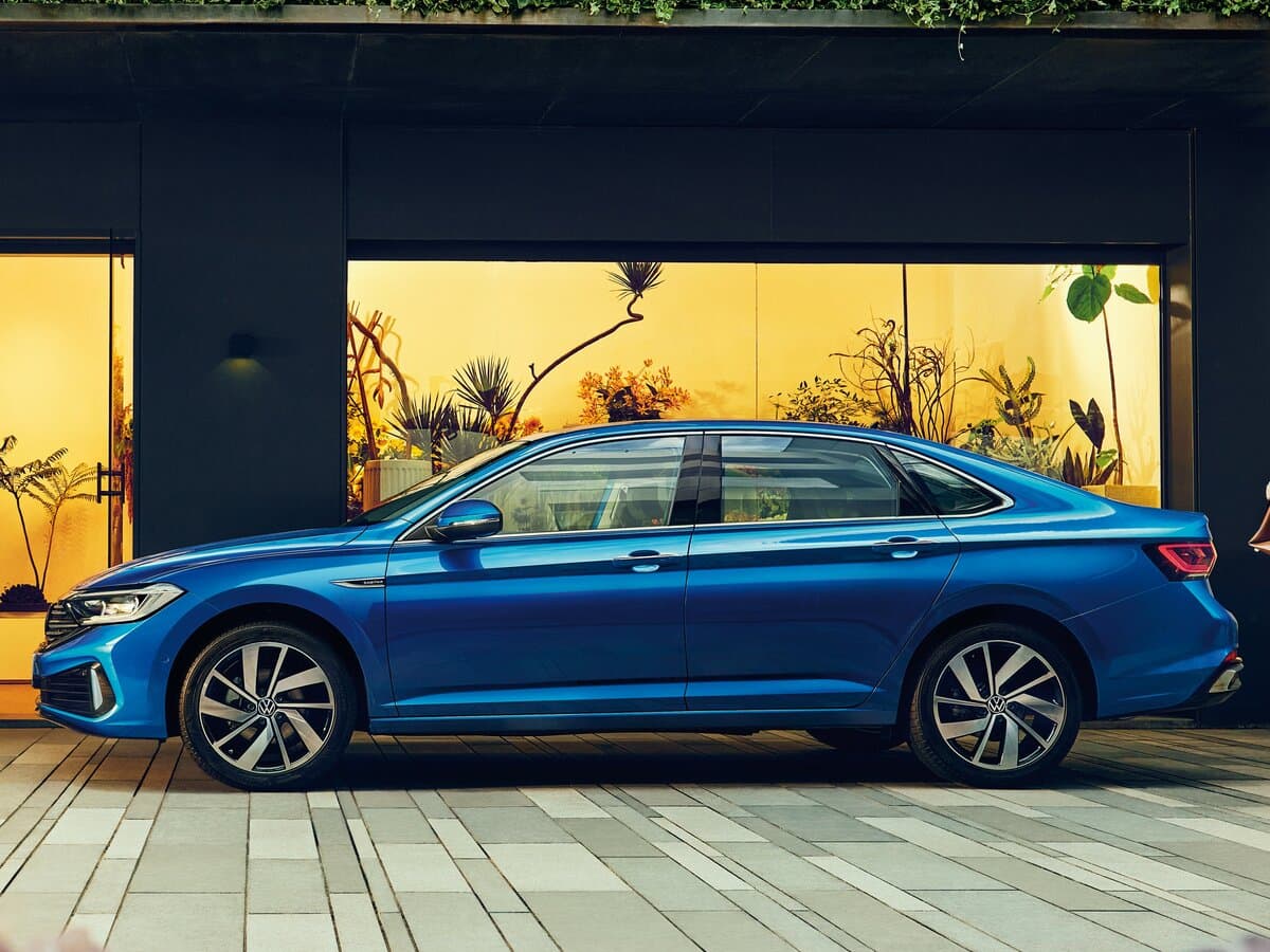 Volkswagen Sagitar III Restayling — Yandan