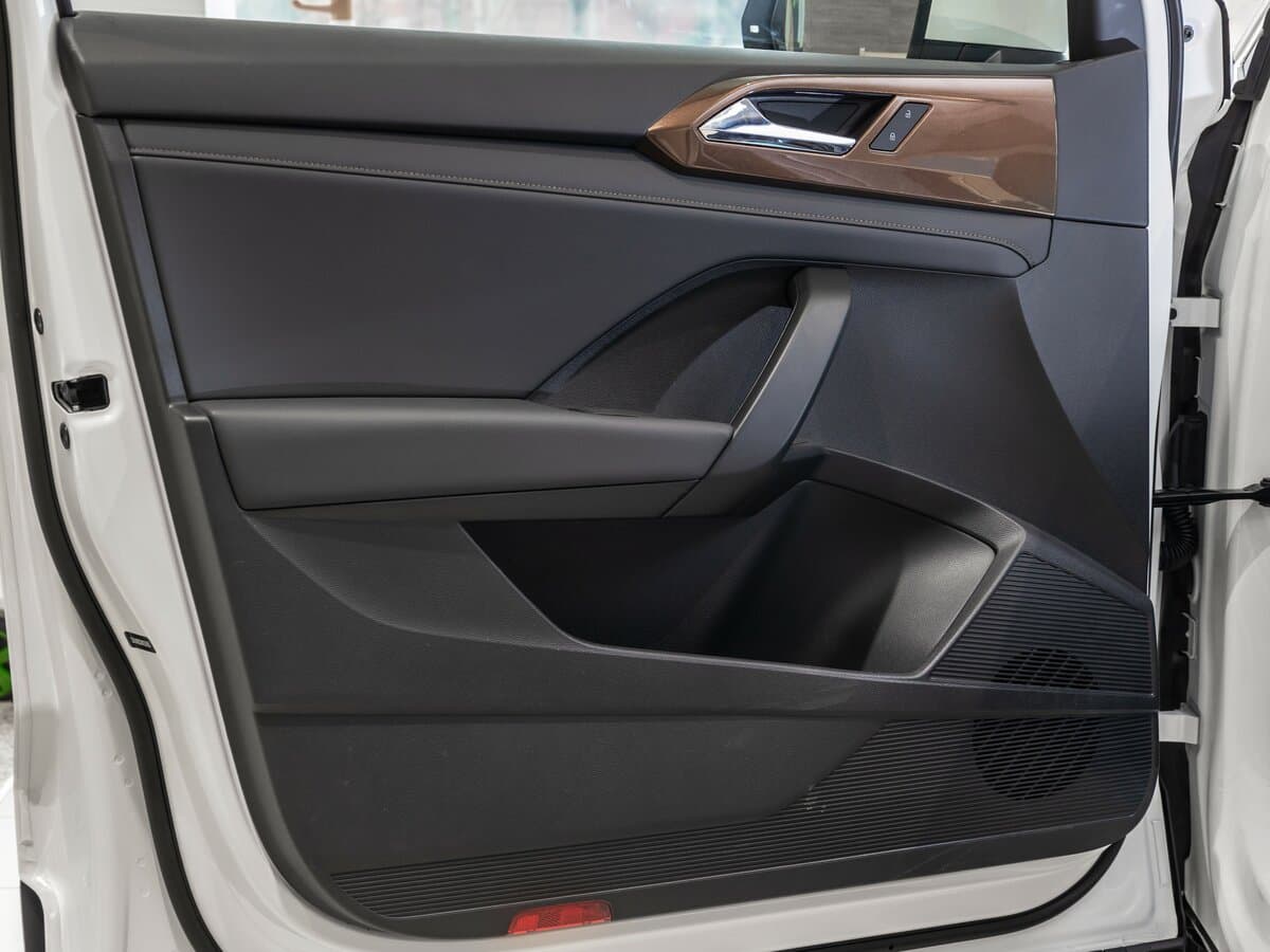 Volkswagen Tharu I — Qapı