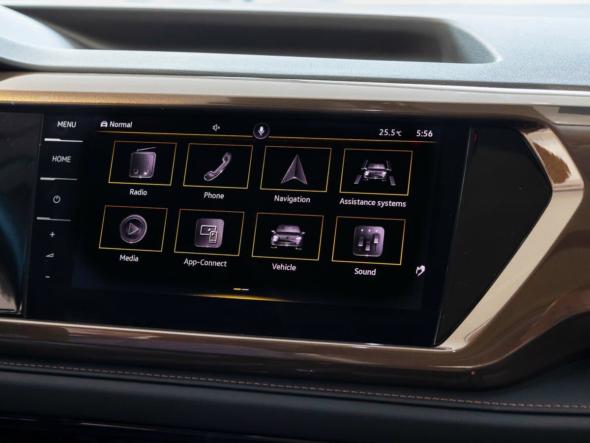 Volkswagen Tharu I — Salon, arxadan