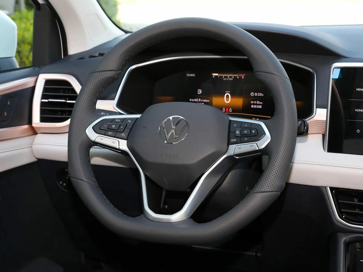 Volkswagen Tharu XR 2024 – indiyədək — Sükan