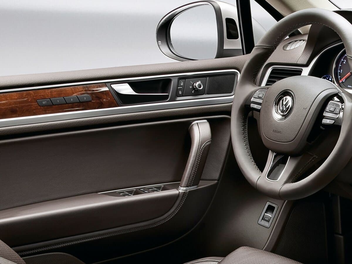 Volkswagen Touareg II — Qapı