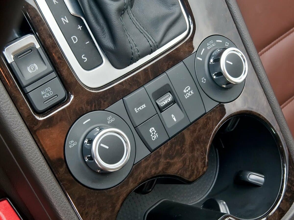 Volkswagen Touareg II — Salon, arxadan