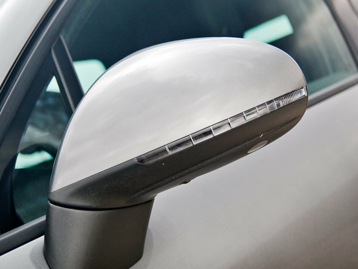 Volkswagen Touareg II — Yan güzgü