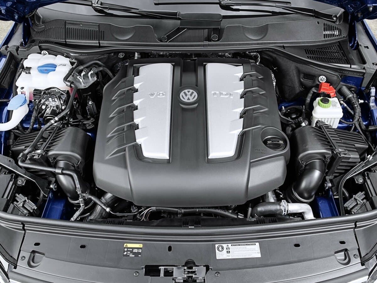 Volkswagen Touareg II Restayling — Salon, arxadan