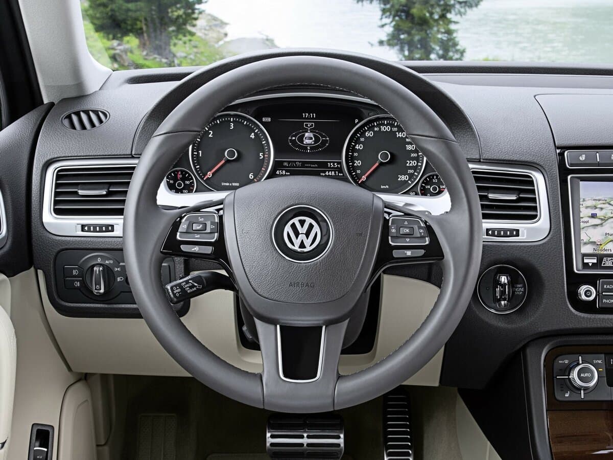 Volkswagen Touareg II Restayling — Sükan