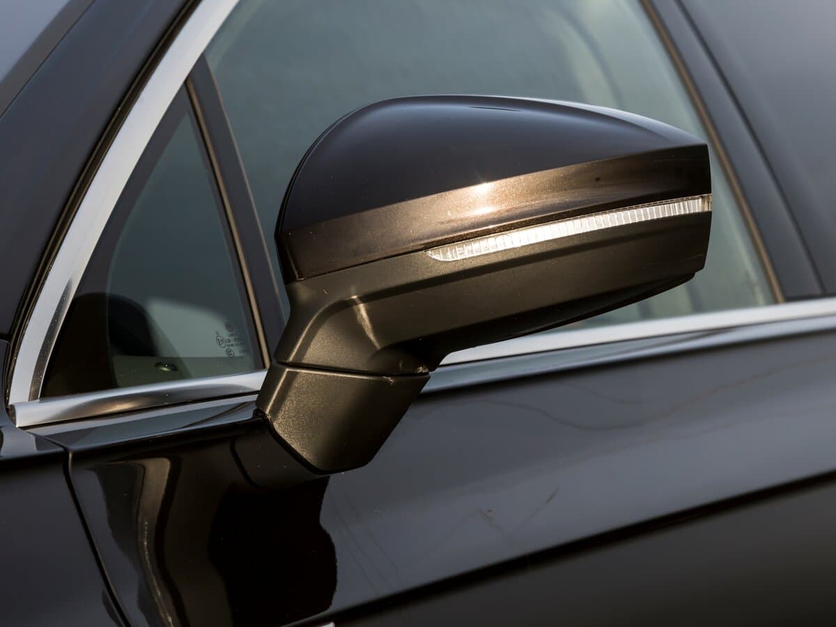 Volkswagen Touareg III — Yan güzgü