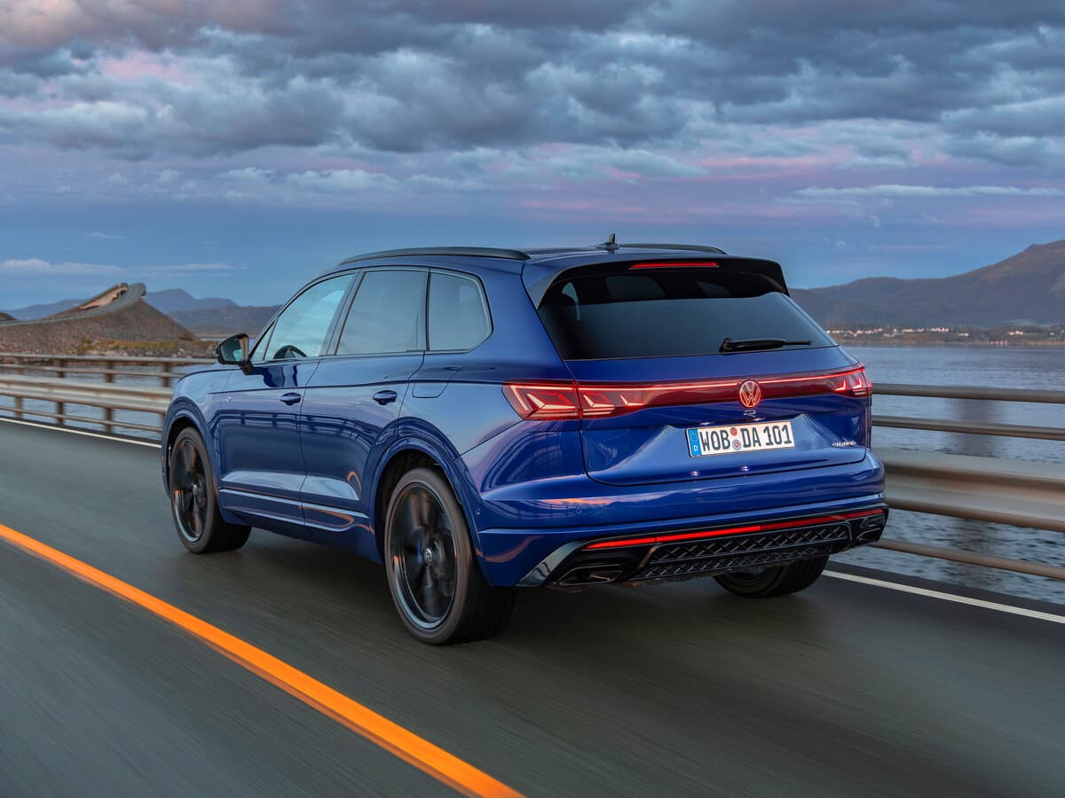 Volkswagen Touareg R III Restayling — 3/4 arxadan