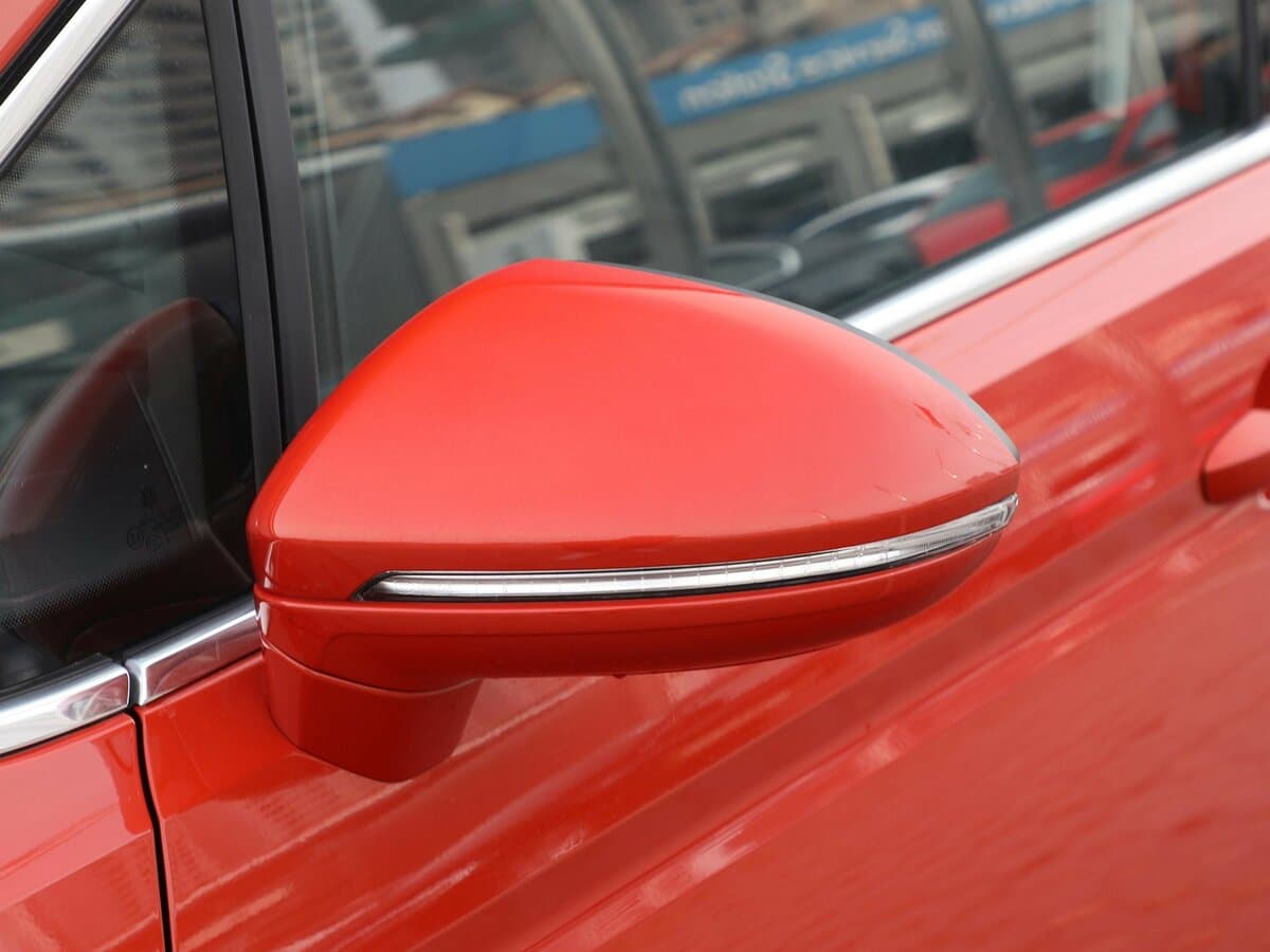Volkswagen Touran II — Yan güzgü